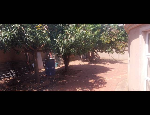 4 BEDROOM HOUSE FOR SALE IN LADY SELBORNE